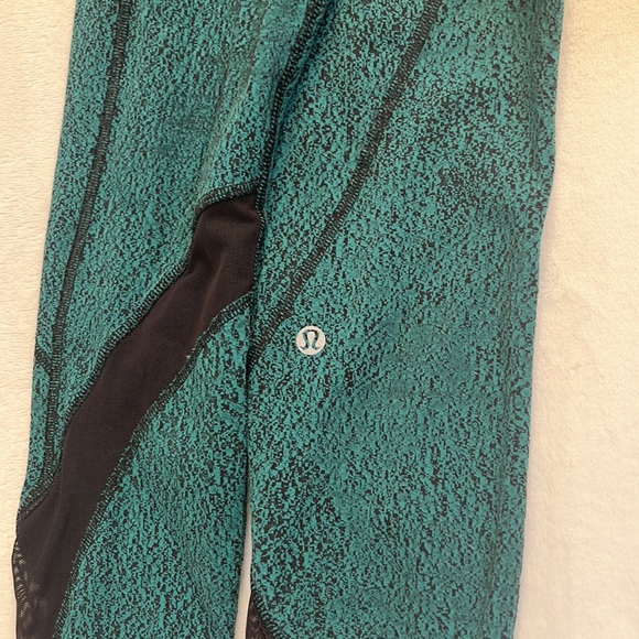 Lululemon 7/8 green and mesh leggings size 6 - Picture 15 of 15
